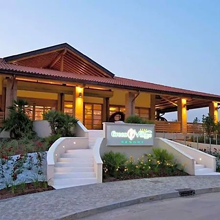 Stunning With Garden And Shared Swimming Pool Hotel *