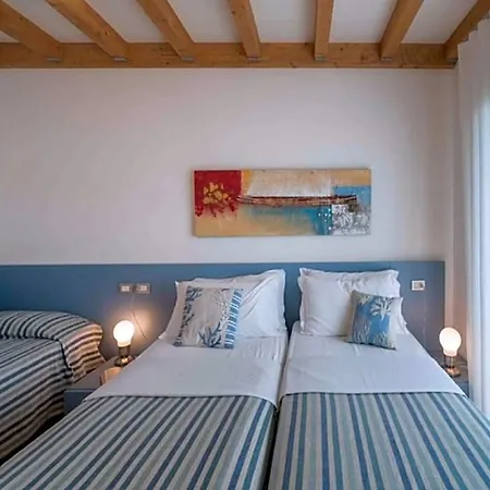 Stunning With Garden And Shared Swimming Pool Lignano Sabbiadoro